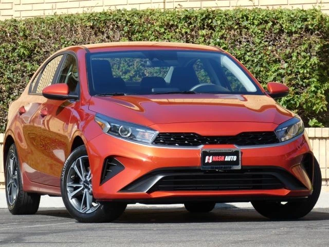 2023 Kia Forte - Image 2 of 21