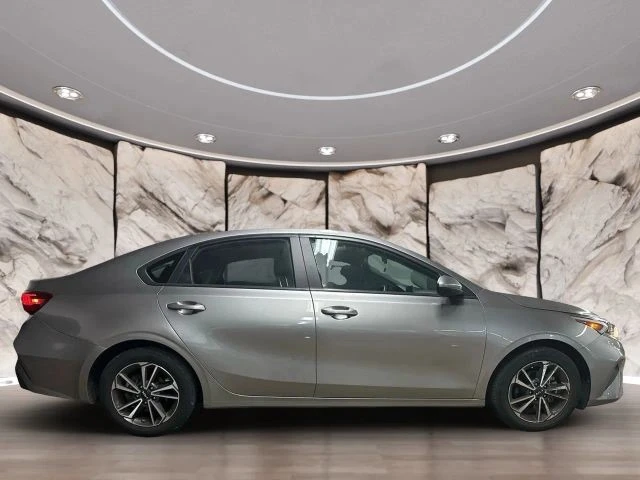 2023 Kia Forte - Image 6 of 13