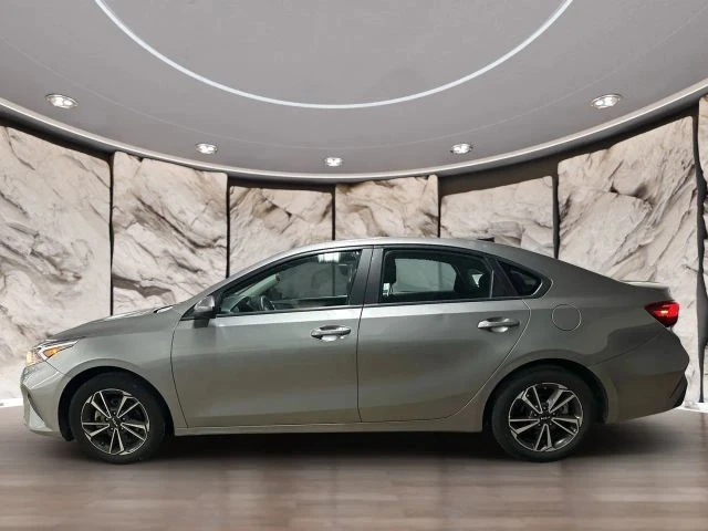 2023 Kia Forte - Image 2 of 13