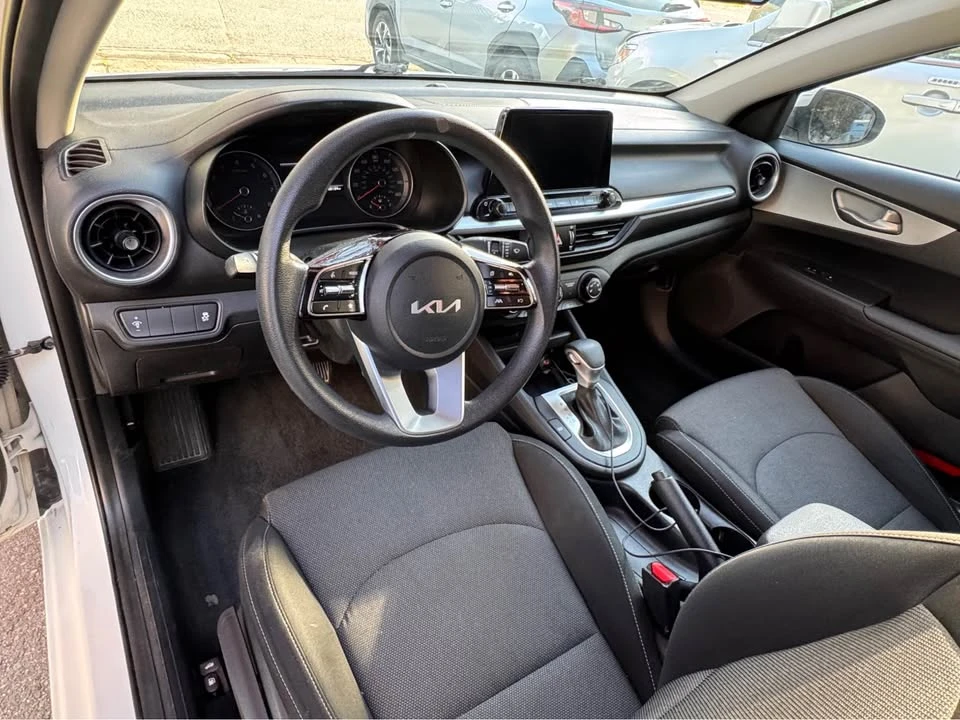 2023 Kia Forte - Image 12 of 15