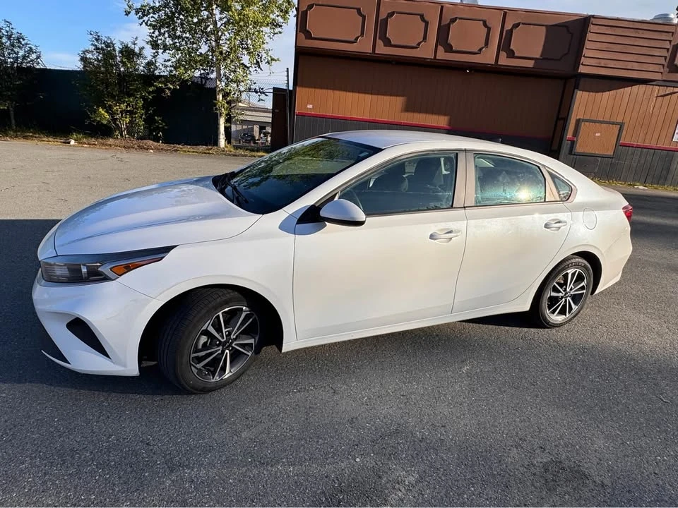 2023 Kia Forte - Image 3 of 15