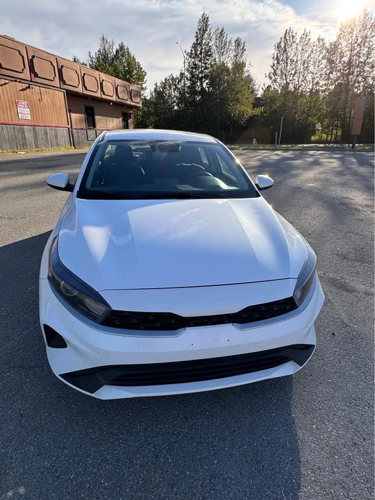2023 Kia Forte - Image 2 of 15