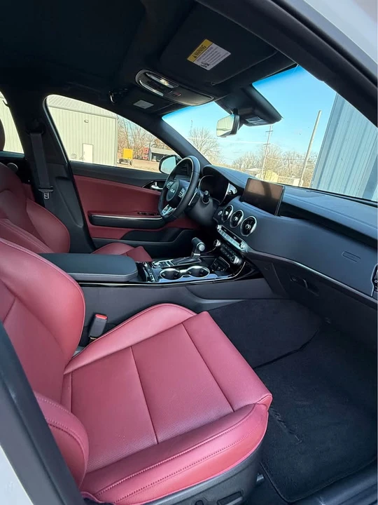 2023 Kia Stinger GT - Image 9 of 10