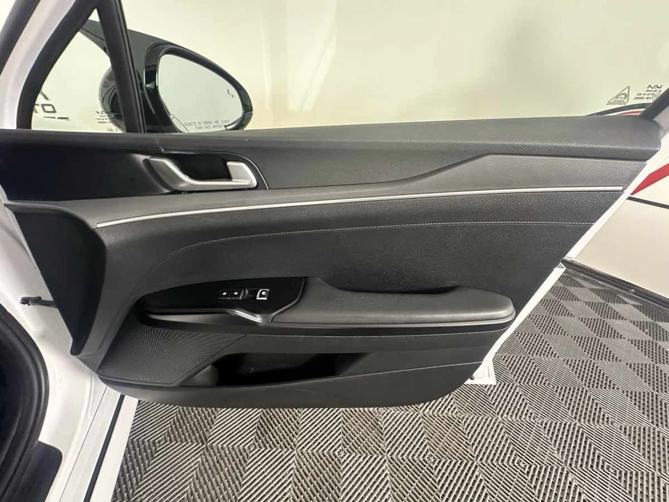 2023 Kia Optima/K5 - Image 17 of 21