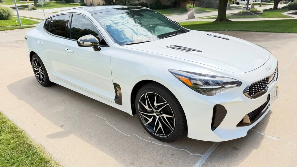 2023 Kia Stinger GT - Image 2 of 6