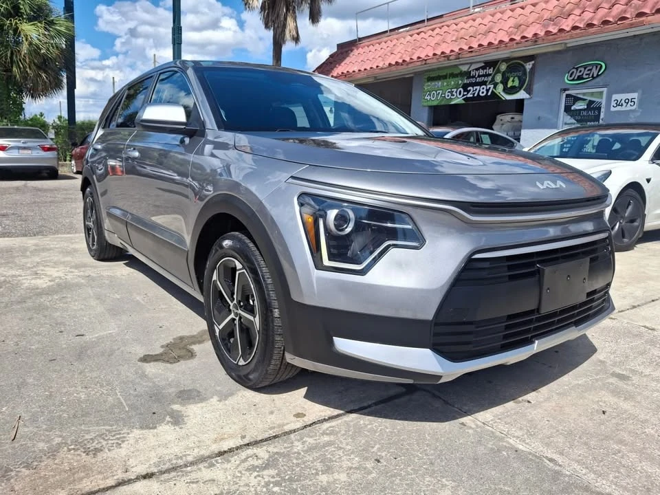 2023 Kia Niro - Image 2 of 9