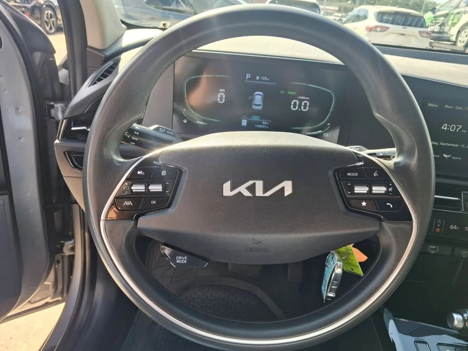 2023 Kia Niro - Image 8 of 9