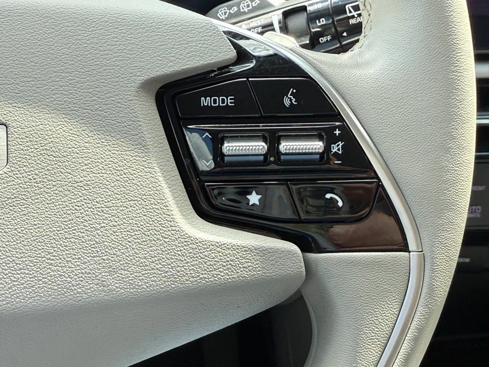 2023 Kia Niro - Image 17 of 21