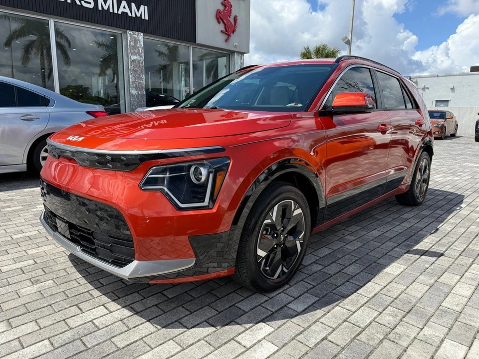 2023 Kia Niro - Image 4 of 21