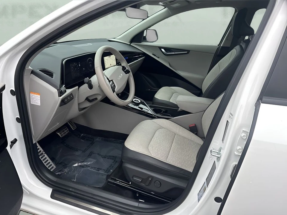 2023 Kia Niro - Image 9 of 12