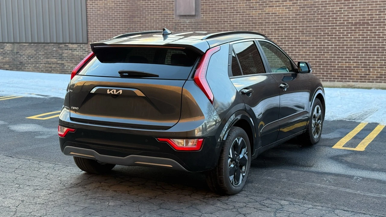 2023 Kia Niro - Image 7 of 21
