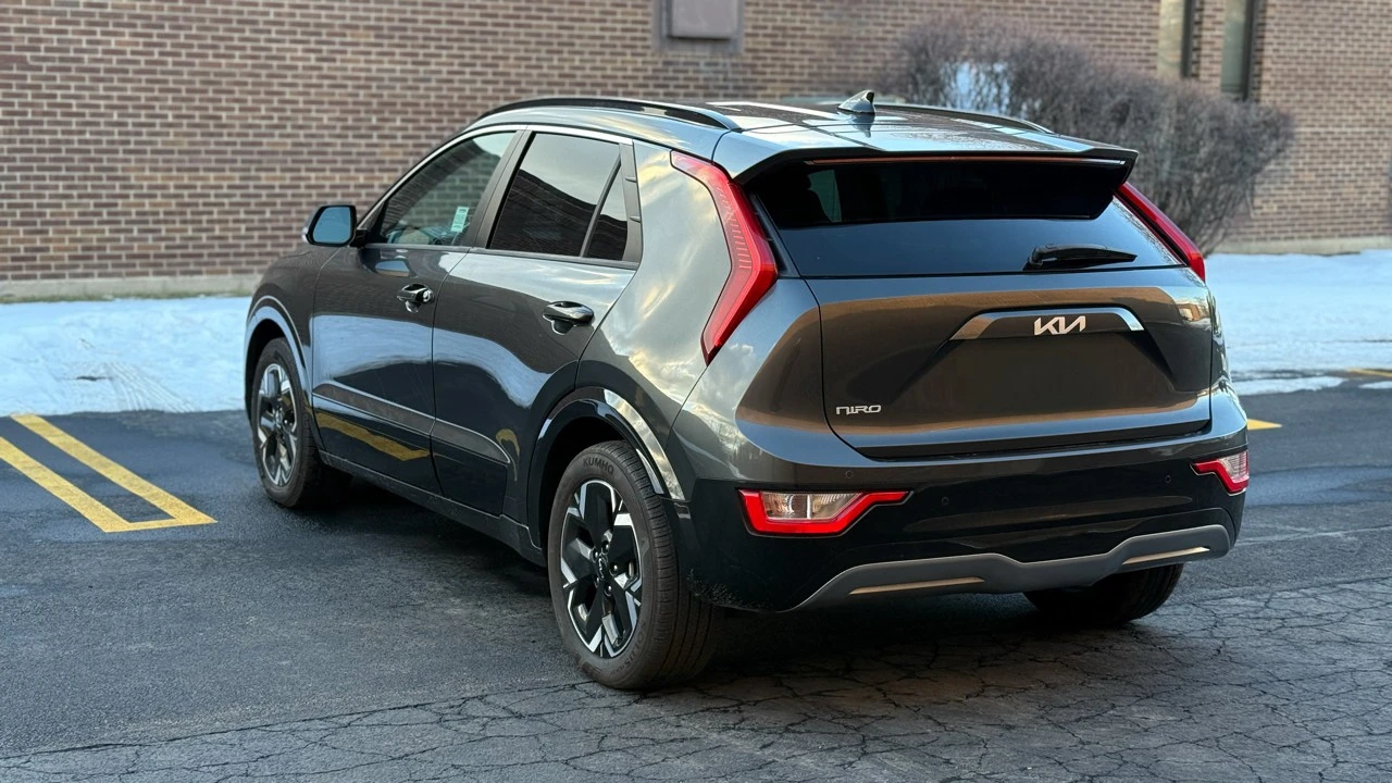 2023 Kia Niro - Image 5 of 21