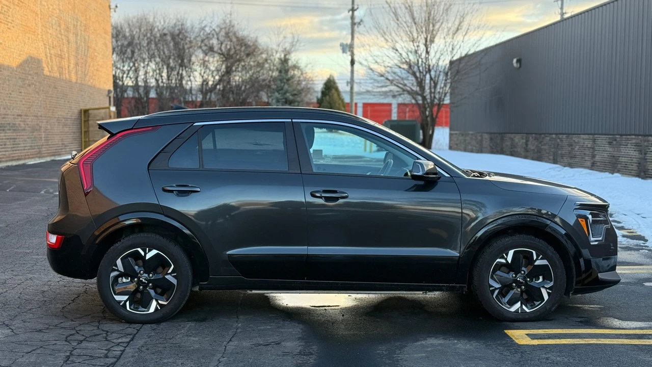 2023 Kia Niro - Image 8 of 21