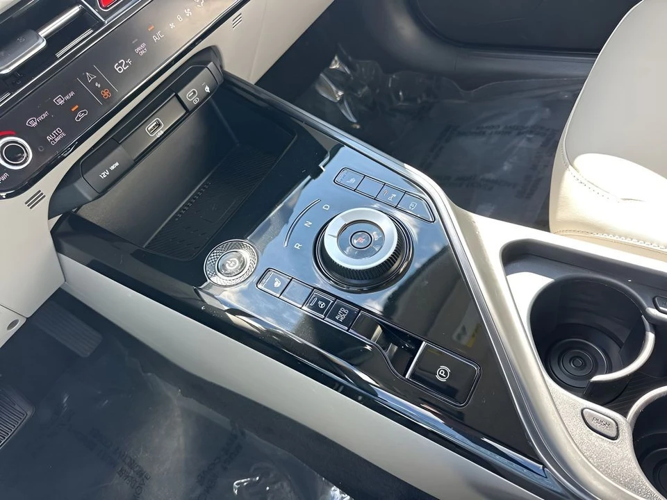 2023 Kia Niro - Image 16 of 21
