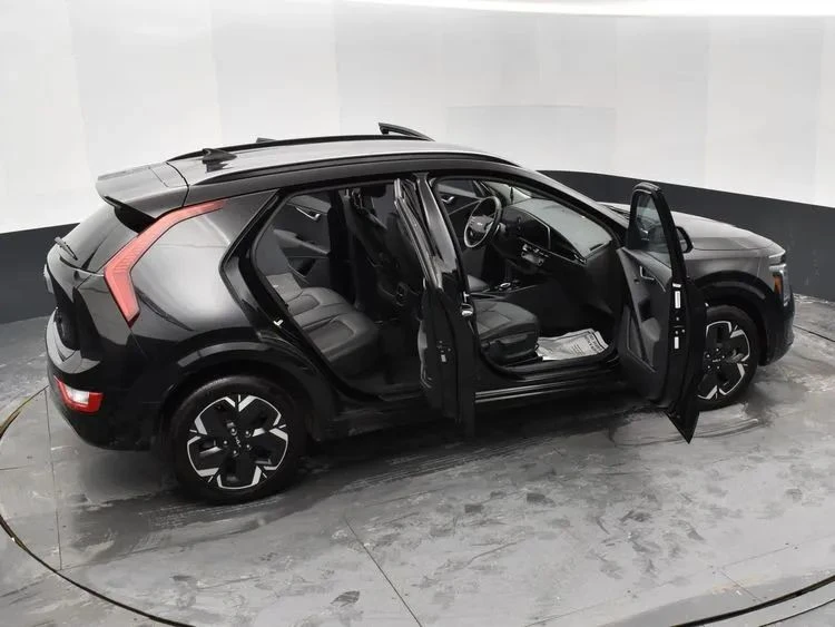 2023 Kia Niro - Image 6 of 12