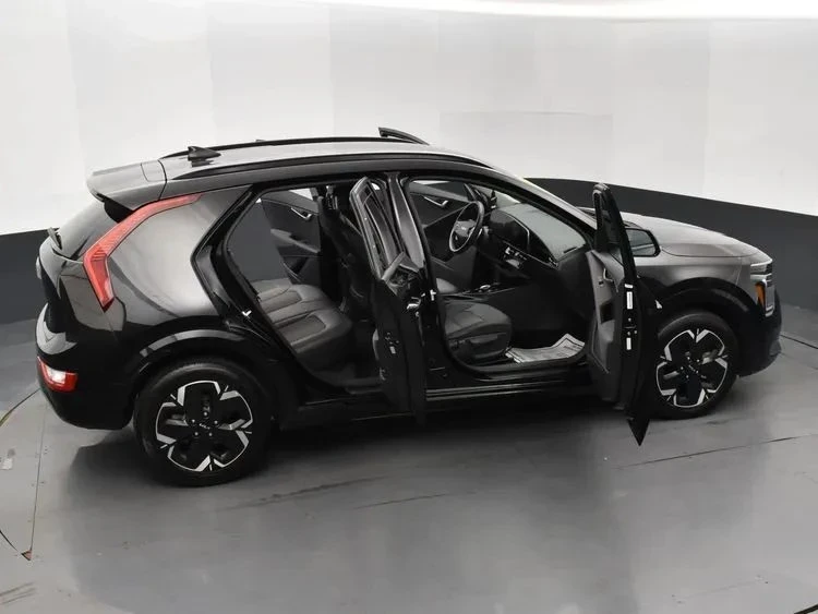 2023 Kia Niro - Image 6 of 12