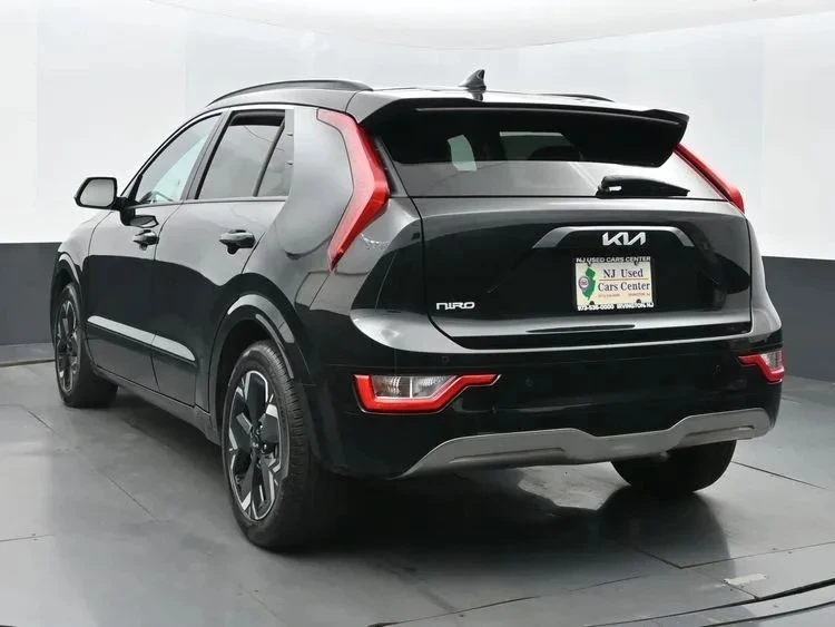 2023 Kia Niro - Image 9 of 12