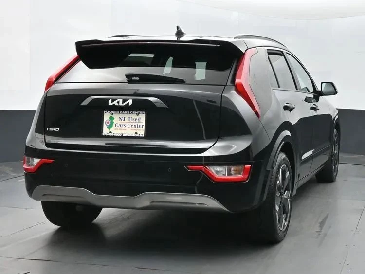 2023 Kia Niro - Image 8 of 12