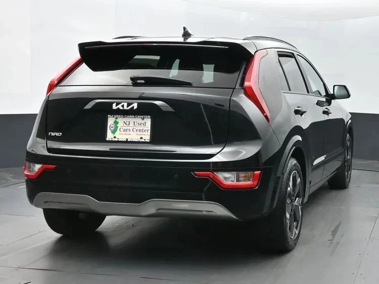 2023 Kia Niro - Image 8 of 12