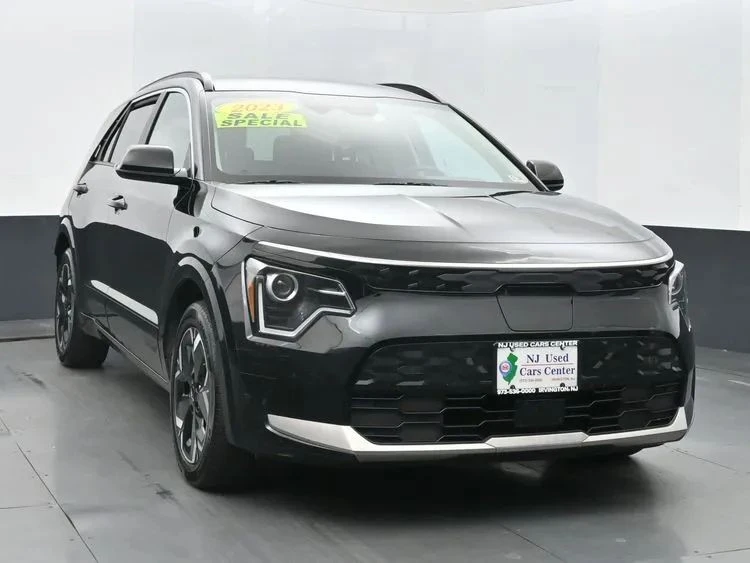 2023 Kia Niro - Image 2 of 12