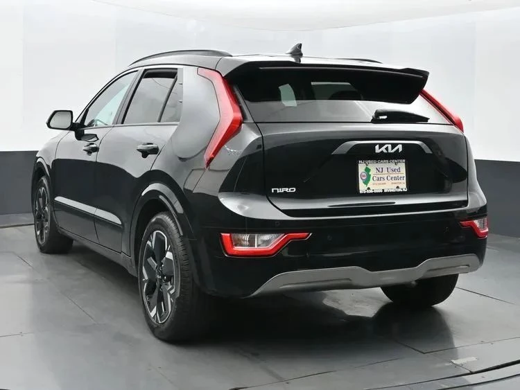 2023 Kia Niro - Image 9 of 12
