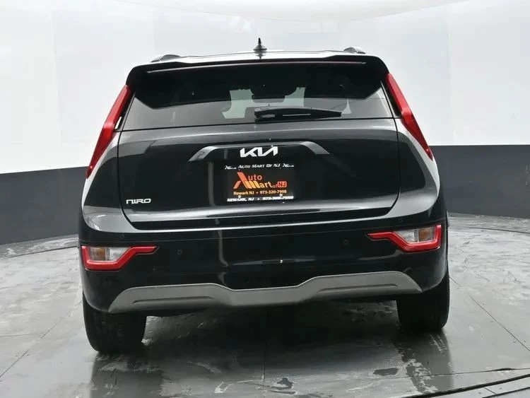 2023 Kia Niro - Image 8 of 12