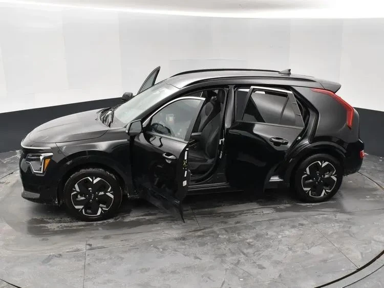 2023 Kia Niro - Image 7 of 12