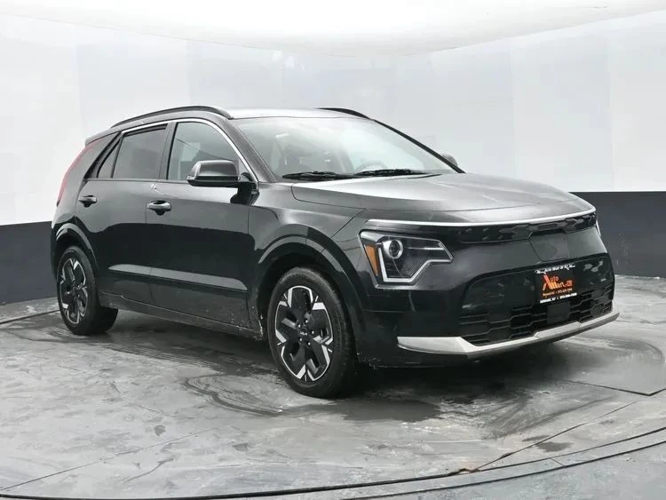 2023 Kia Niro - Image 2 of 12
