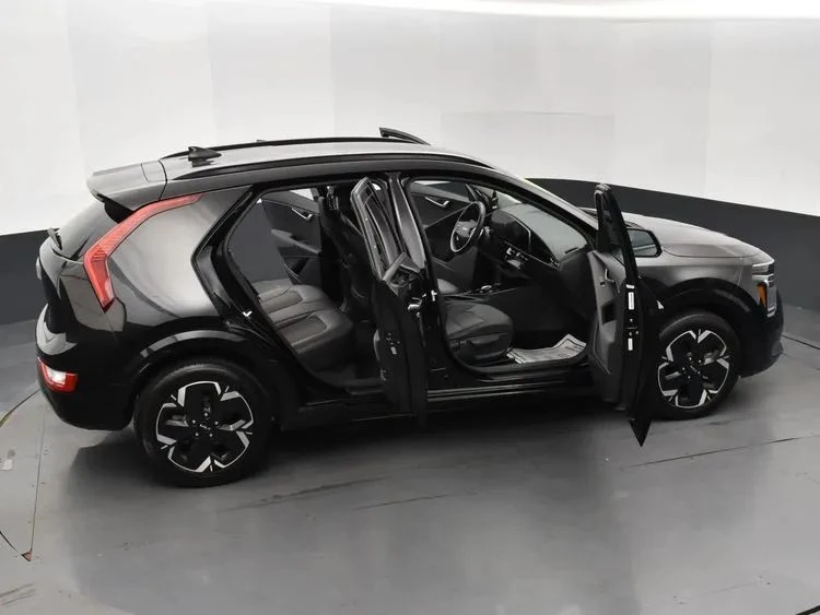 2023 Kia Niro - Image 6 of 12