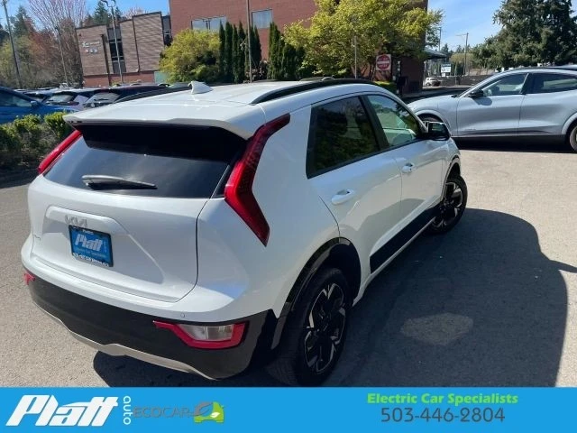 2023 Kia Niro - Image 10 of 31