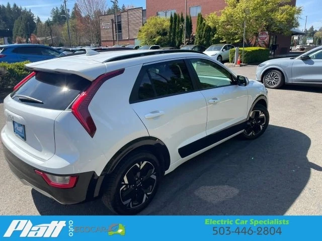 2023 Kia Niro - Image 11 of 31