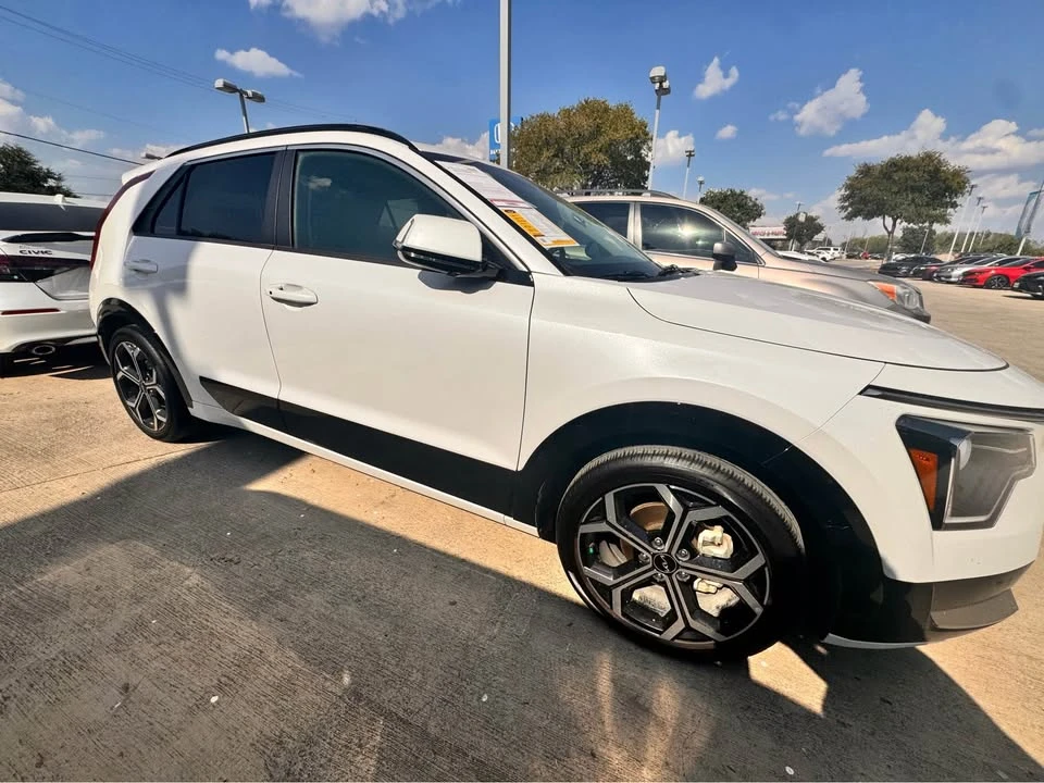 2023 Kia Niro - Image 2 of 5