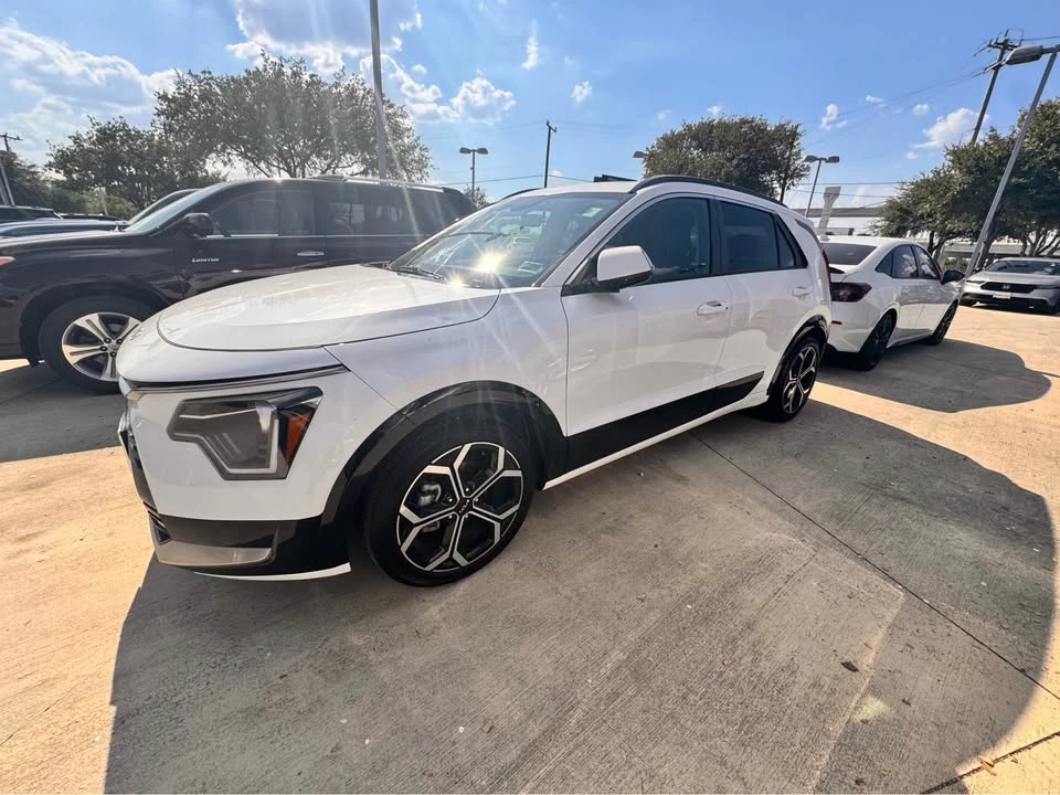2023 Kia Niro - Image 3 of 5