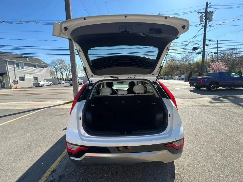 2023 Kia Niro - Image 8 of 12