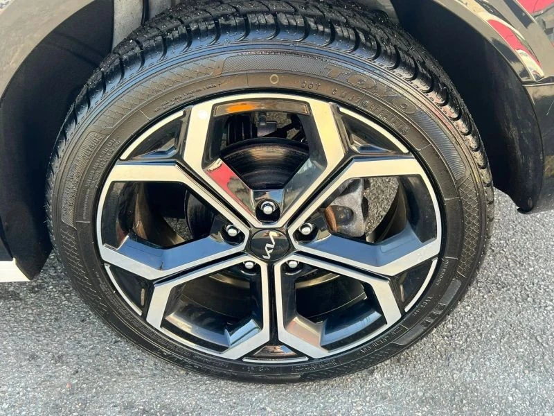 2023 Kia Niro - Image 9 of 12