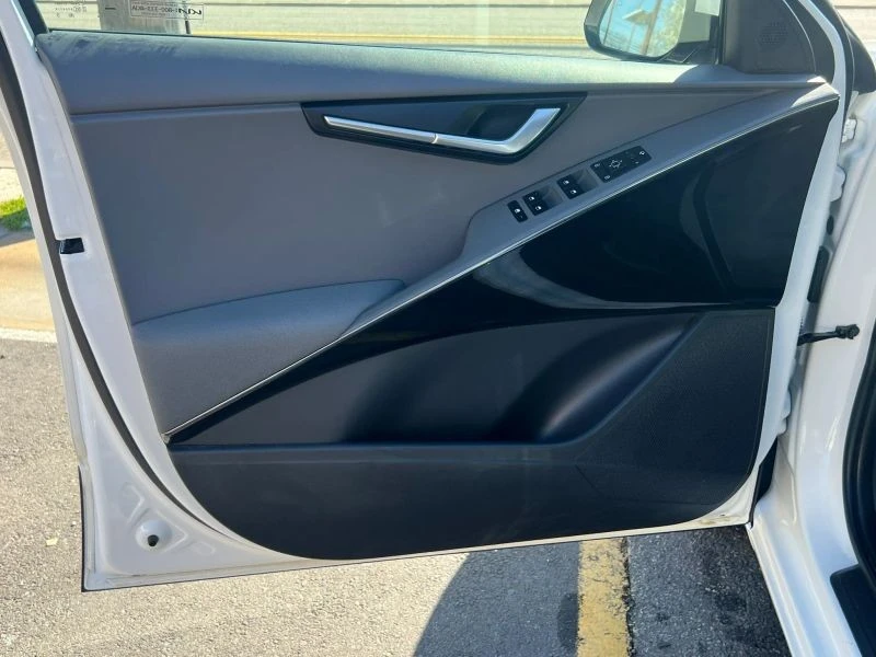 2023 Kia Niro - Image 10 of 12