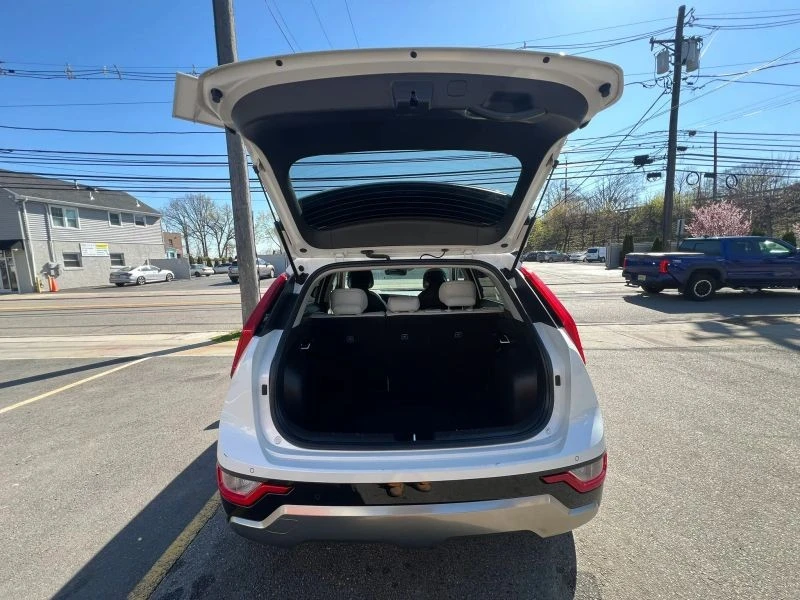 2023 Kia Niro - Image 8 of 12