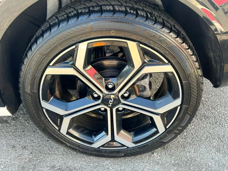 2023 Kia Niro - Image 9 of 12