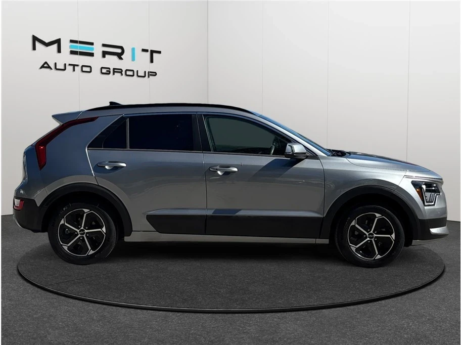 2023 Kia Niro - Image 10 of 21