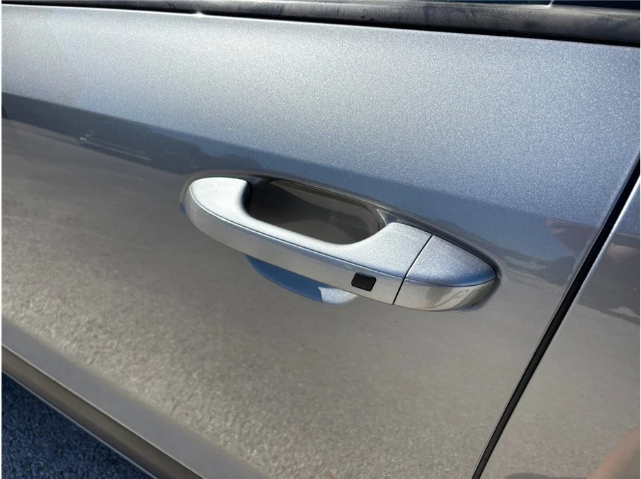 2023 Kia Niro - Image 17 of 21