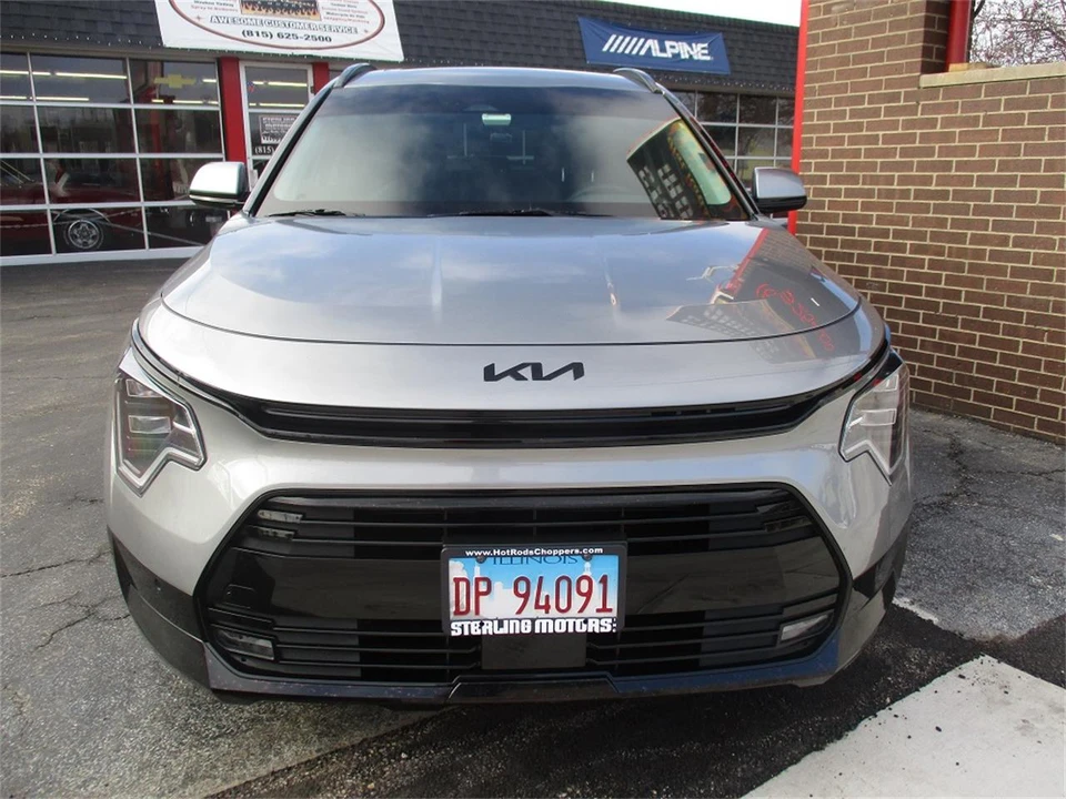 2023 Kia Niro - Image 2 of 31
