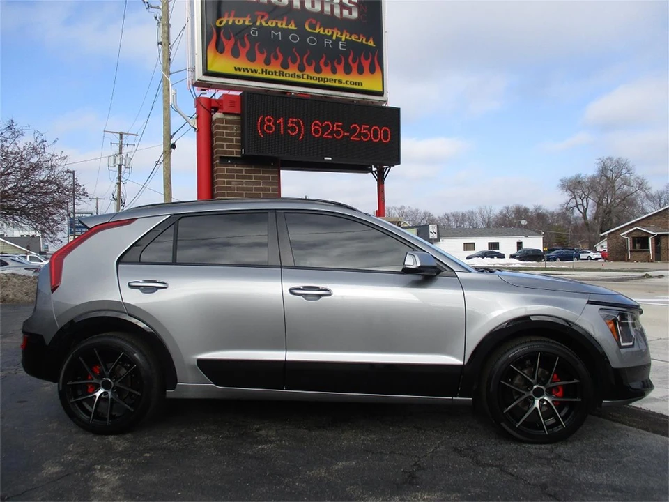 2023 Kia Niro - Image 8 of 31