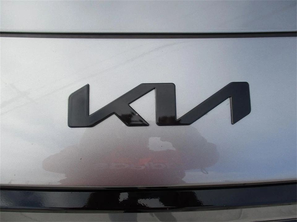 2023 Kia Niro - Image 20 of 31