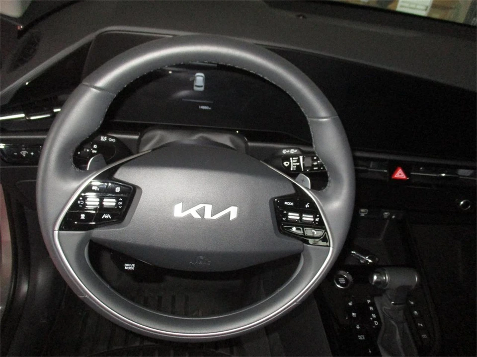 2023 Kia Niro - Image 25 of 31