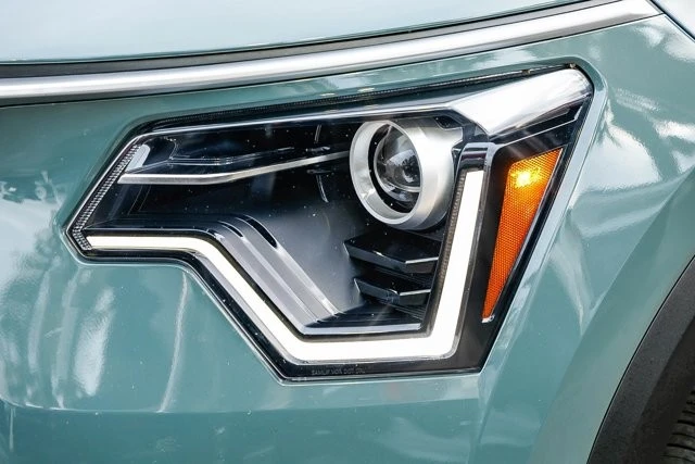 2023 Kia Niro - Image 8 of 12