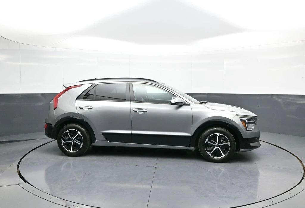 2023 Kia Niro - Image 5 of 12