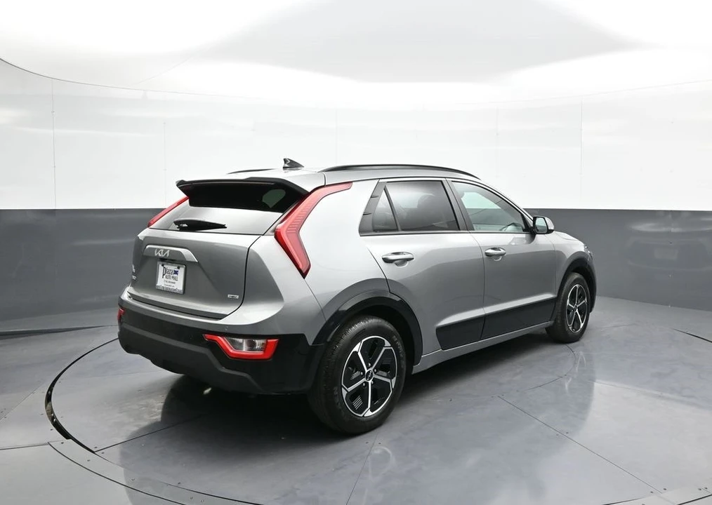 2023 Kia Niro - Image 6 of 12
