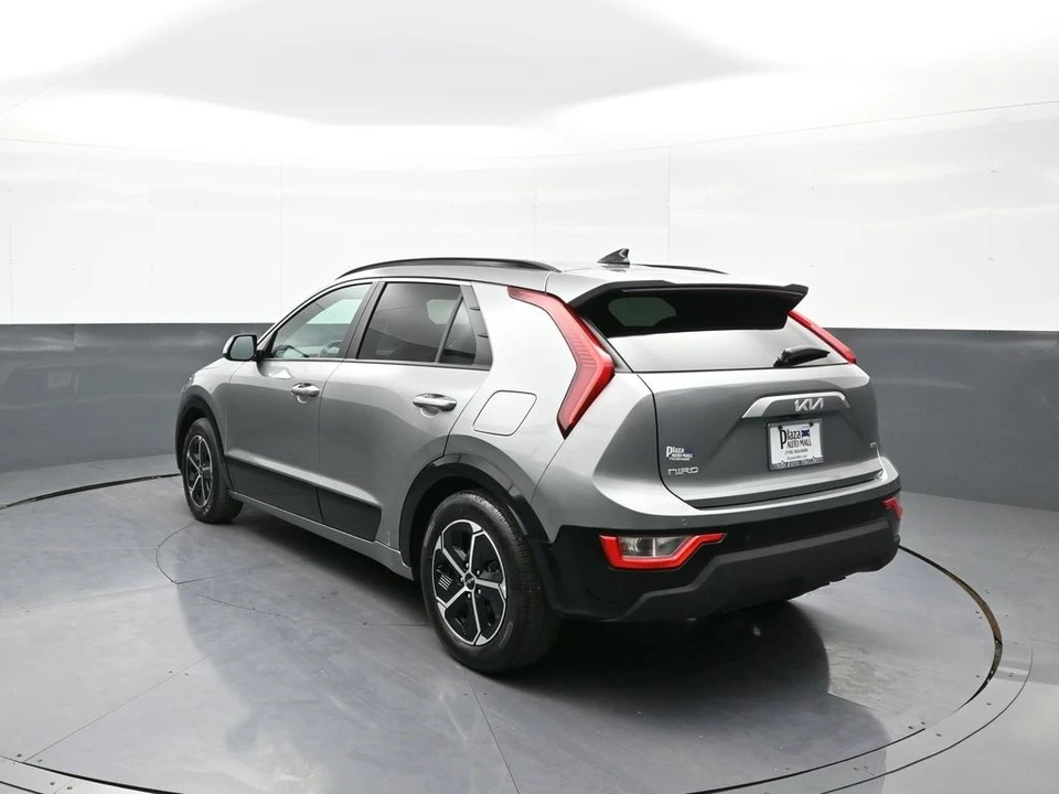 2023 Kia Niro - Image 8 of 12