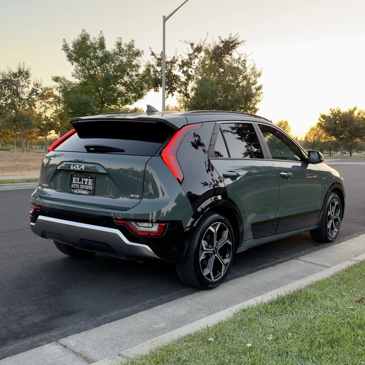 2023 Kia Niro - Image 2 of 15