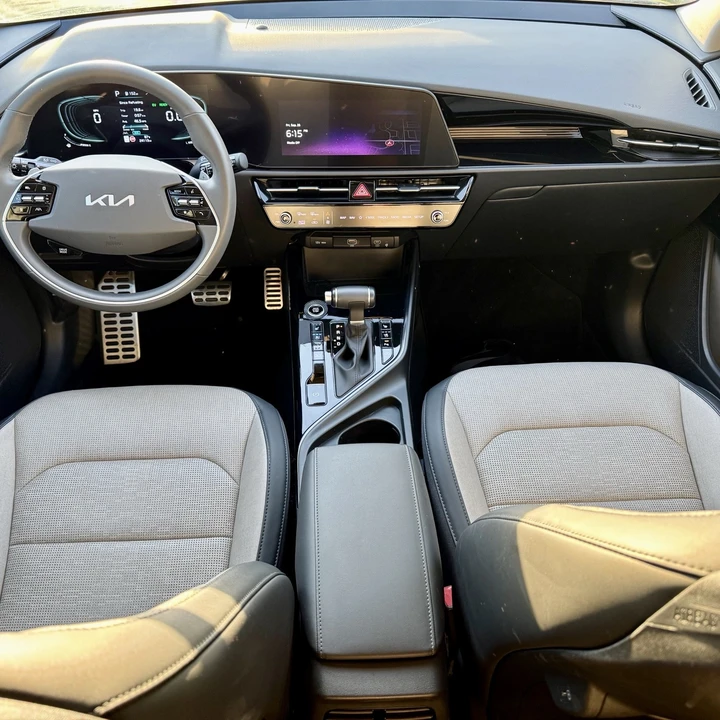 2023 Kia Niro - Image 9 of 15